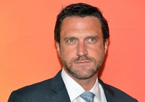 Raúl Esparza I TheatreGold I Database